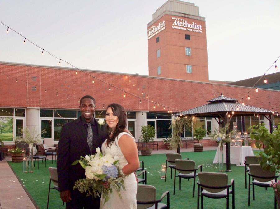 Katy-area hospital hosts wedding for COVID-19 nurse at new garden ...