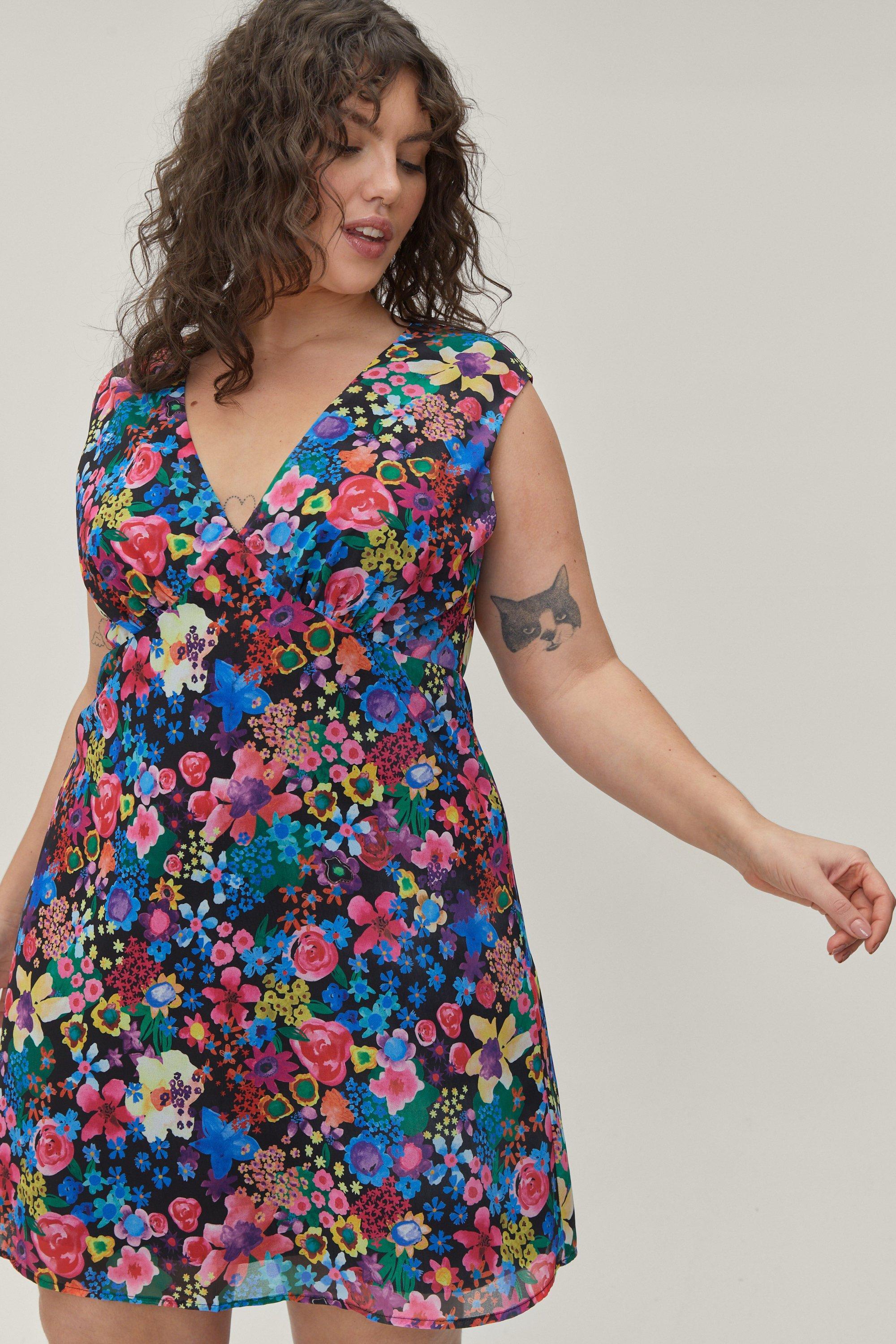 Plus Size Plunging Vibrant Floral Print Mini Dress | Nasty Gal