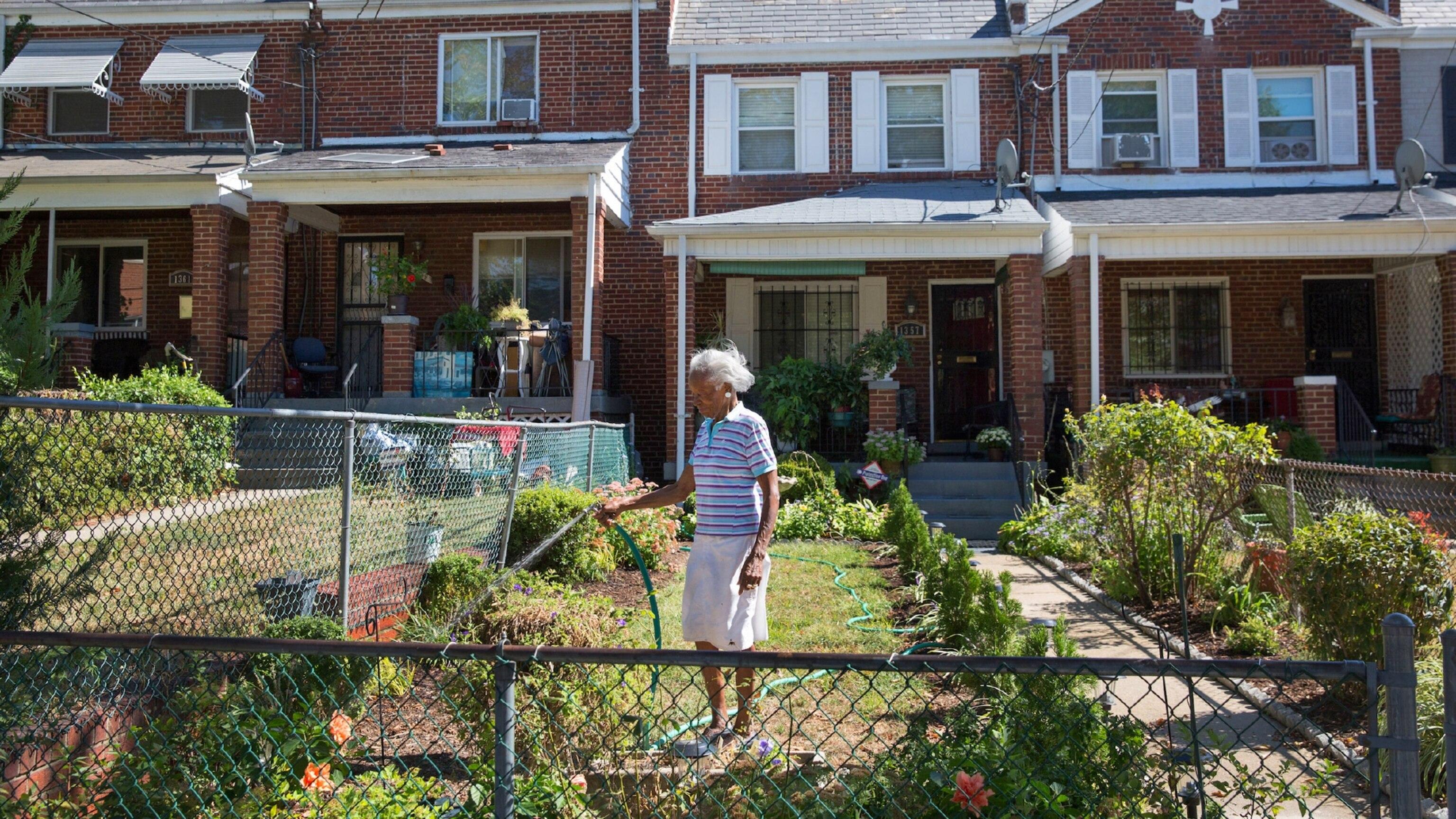 Blocks From the Pope's Mass, a Dumping Ground for the Nation's Capital
