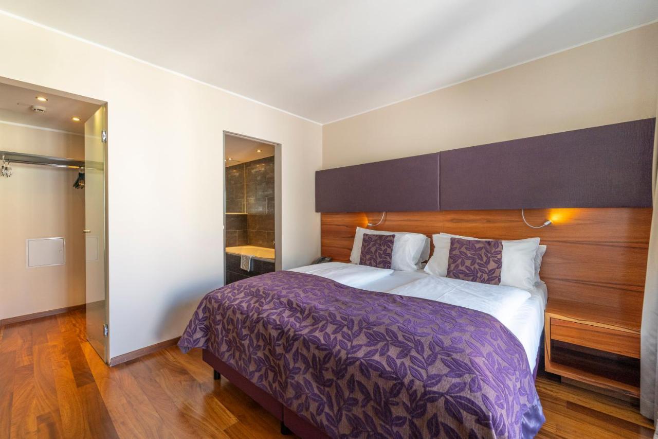 One-Bedroom Apartment with Balcony,1016987494:JPEG