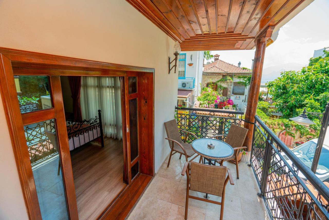 Family Room with Balcony,1025134819:JPEG