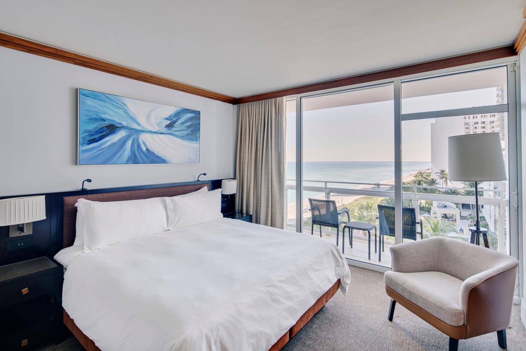 One-Bedroom Apartment King Bed Balcony Ocean View