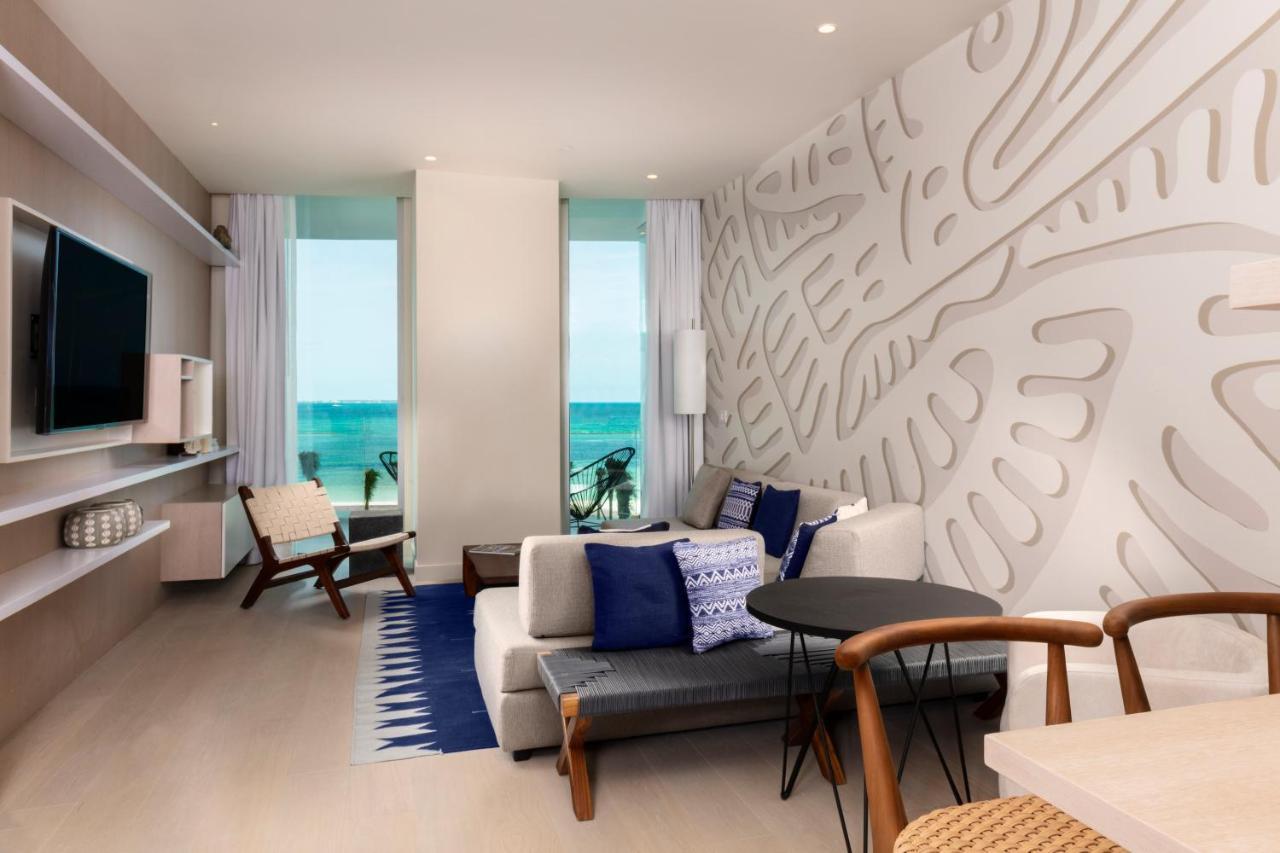 Deluxe One-Bedroom Suite Ocean Front King,1039557562:JPEG