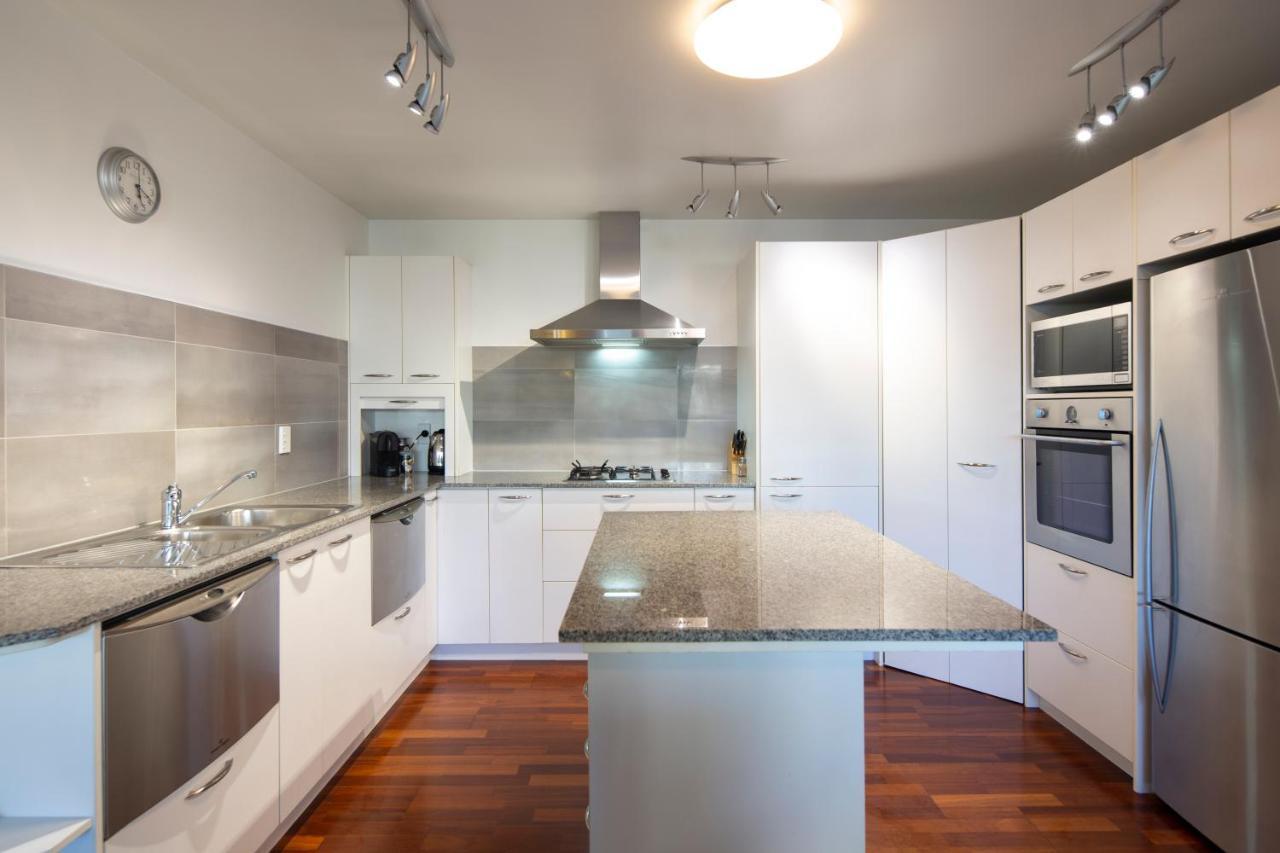Three-Bedroom Apartment Courtyard,1213044892:JPEG