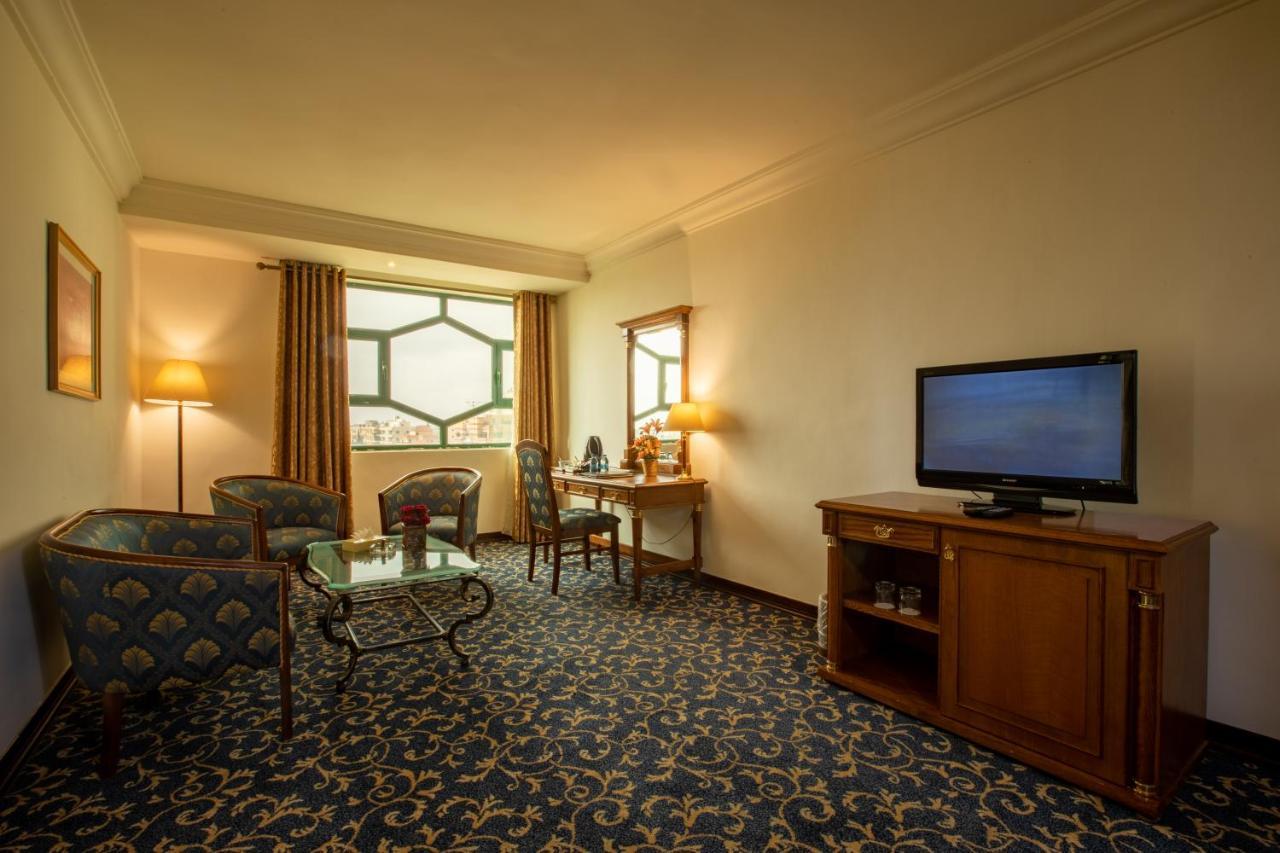 Executive Suite,1117986399:JPEG