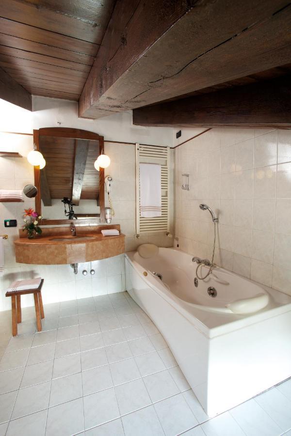 Queen Room with Spa Bath,1164685518:JPEG