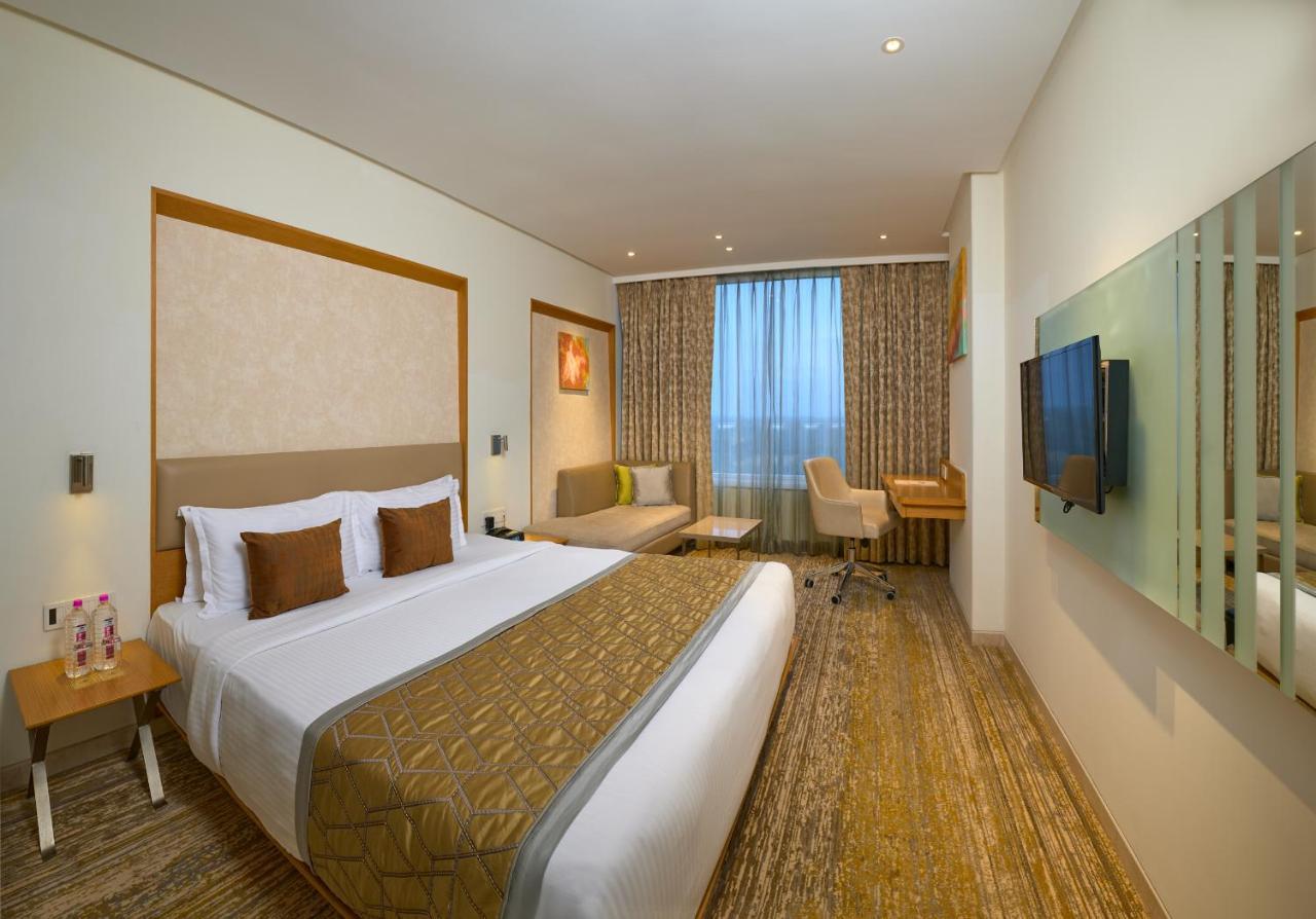 Grand Room Queen Bed