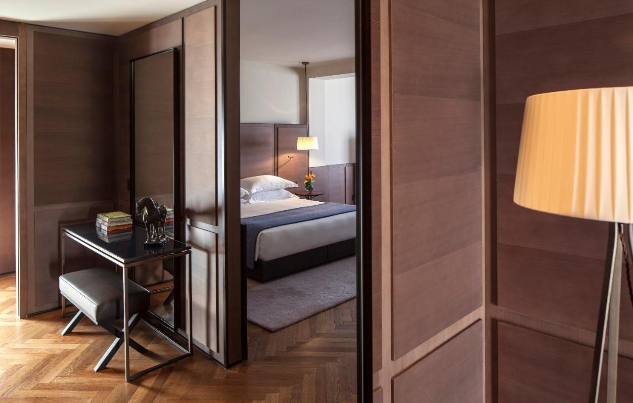 Junior Suite with Terrace and Old City View