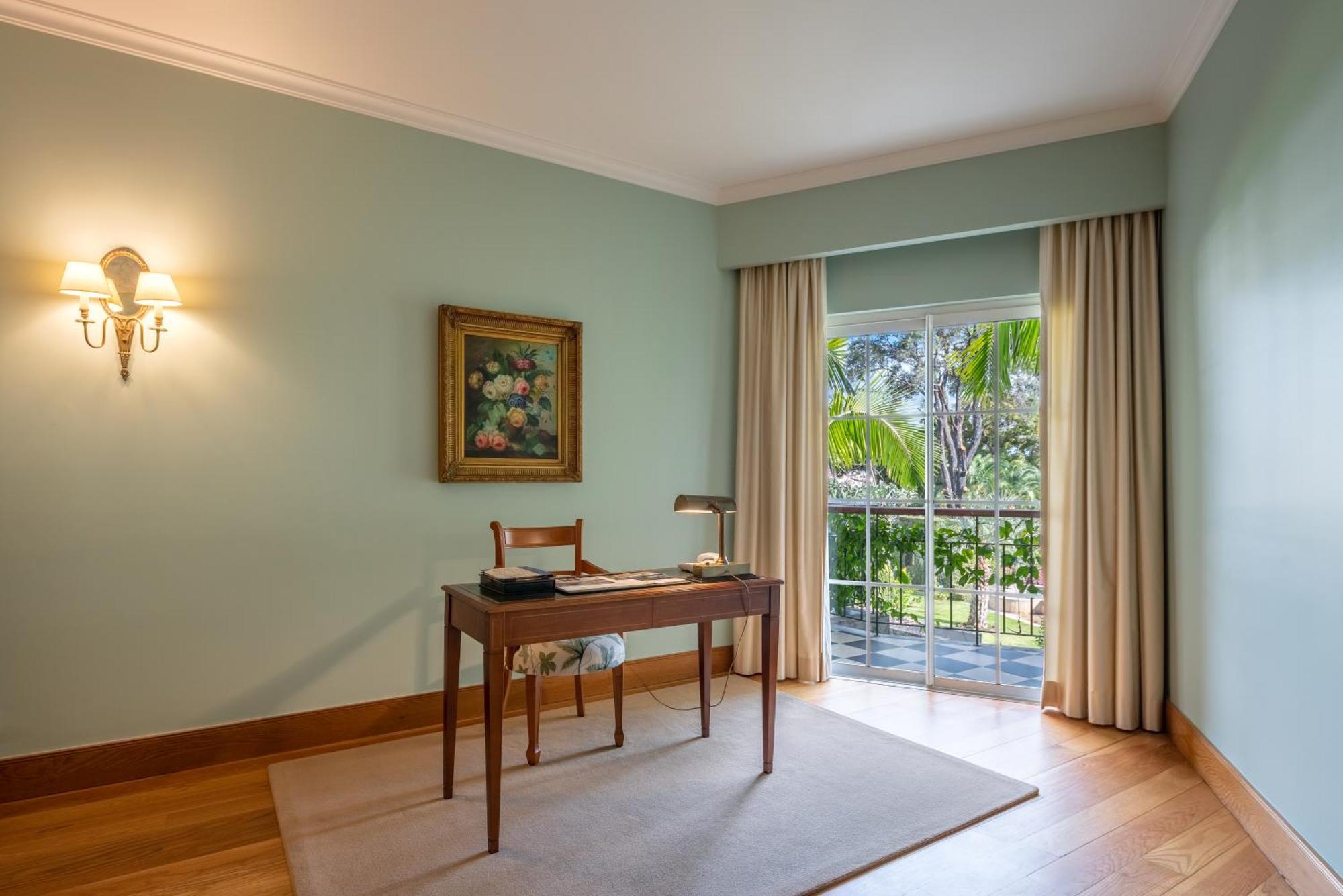 Botanical Premium Suite