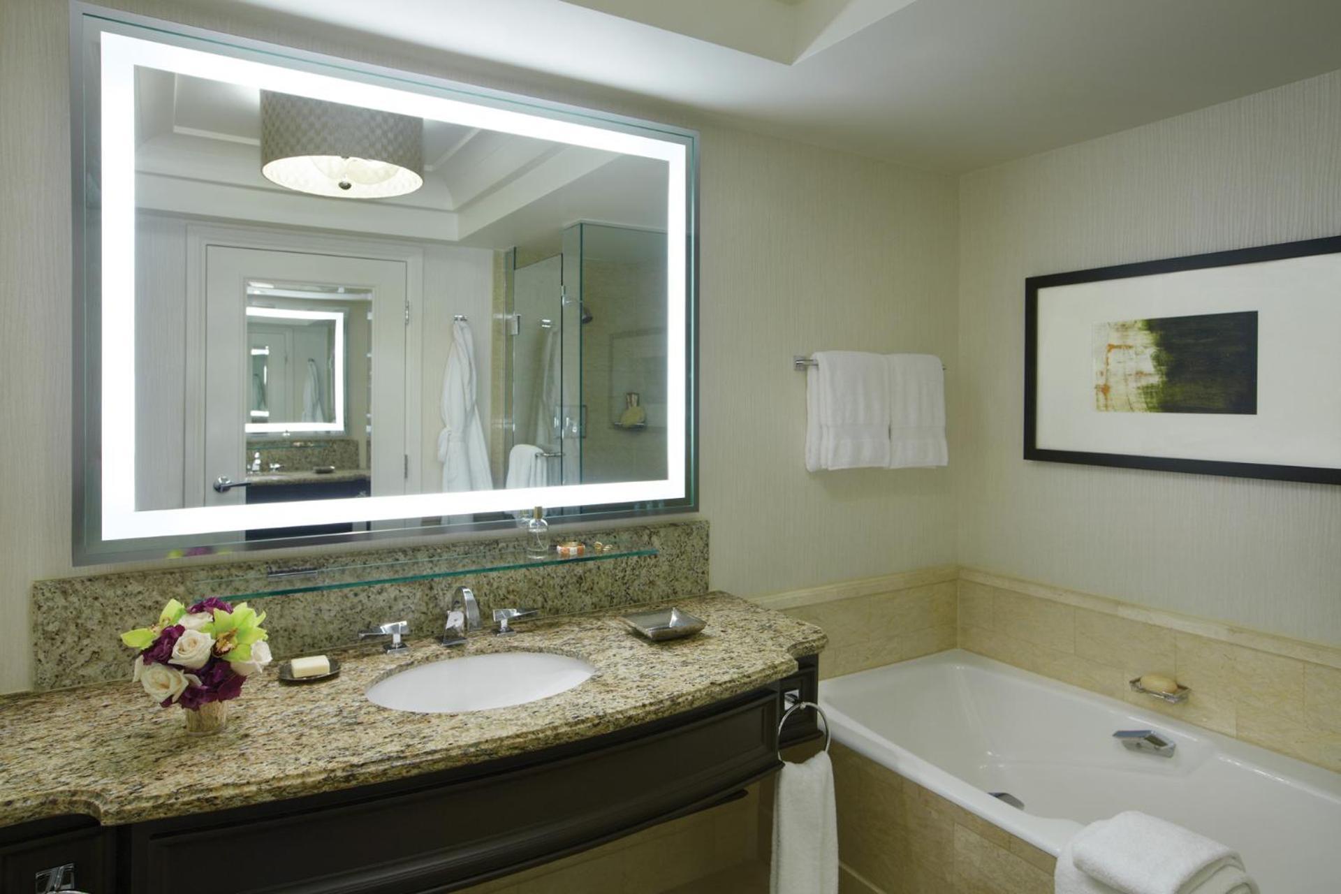 Superior King Room Valley View