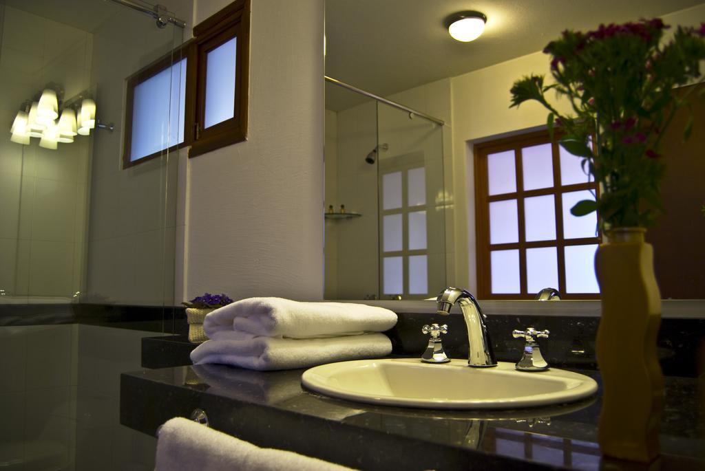 Junior Suite (3 Adults),685465206:JPEG