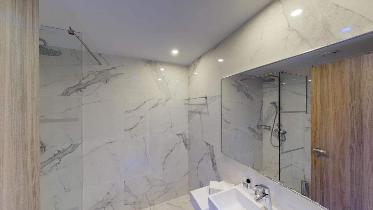 Superior Double or Twin Room with Front Sea View