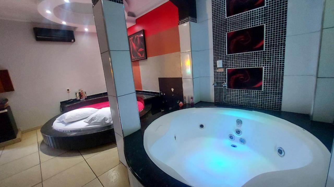 Suite with Spa Bath,1228921408:JPEG