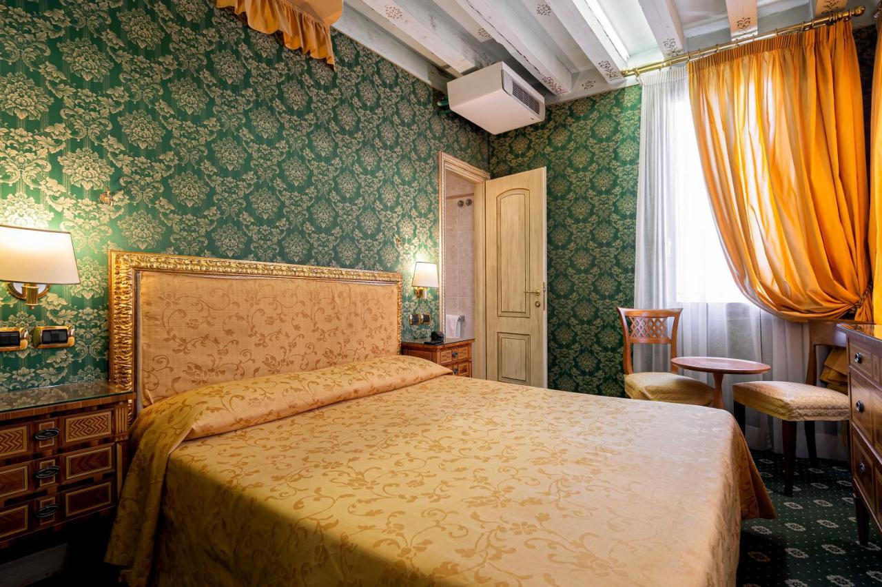 Triple Room,1293198256:JPEG