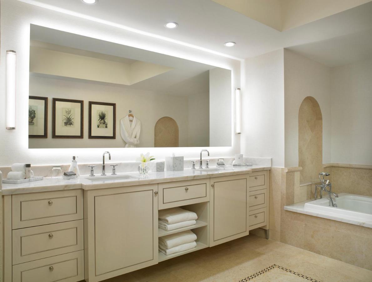 Deluxe One-Bedroom Suite Oceanfront