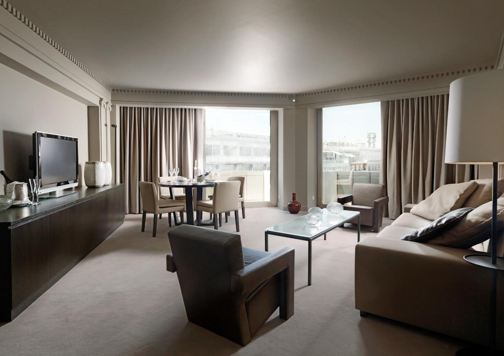 Deluxe City View Suite