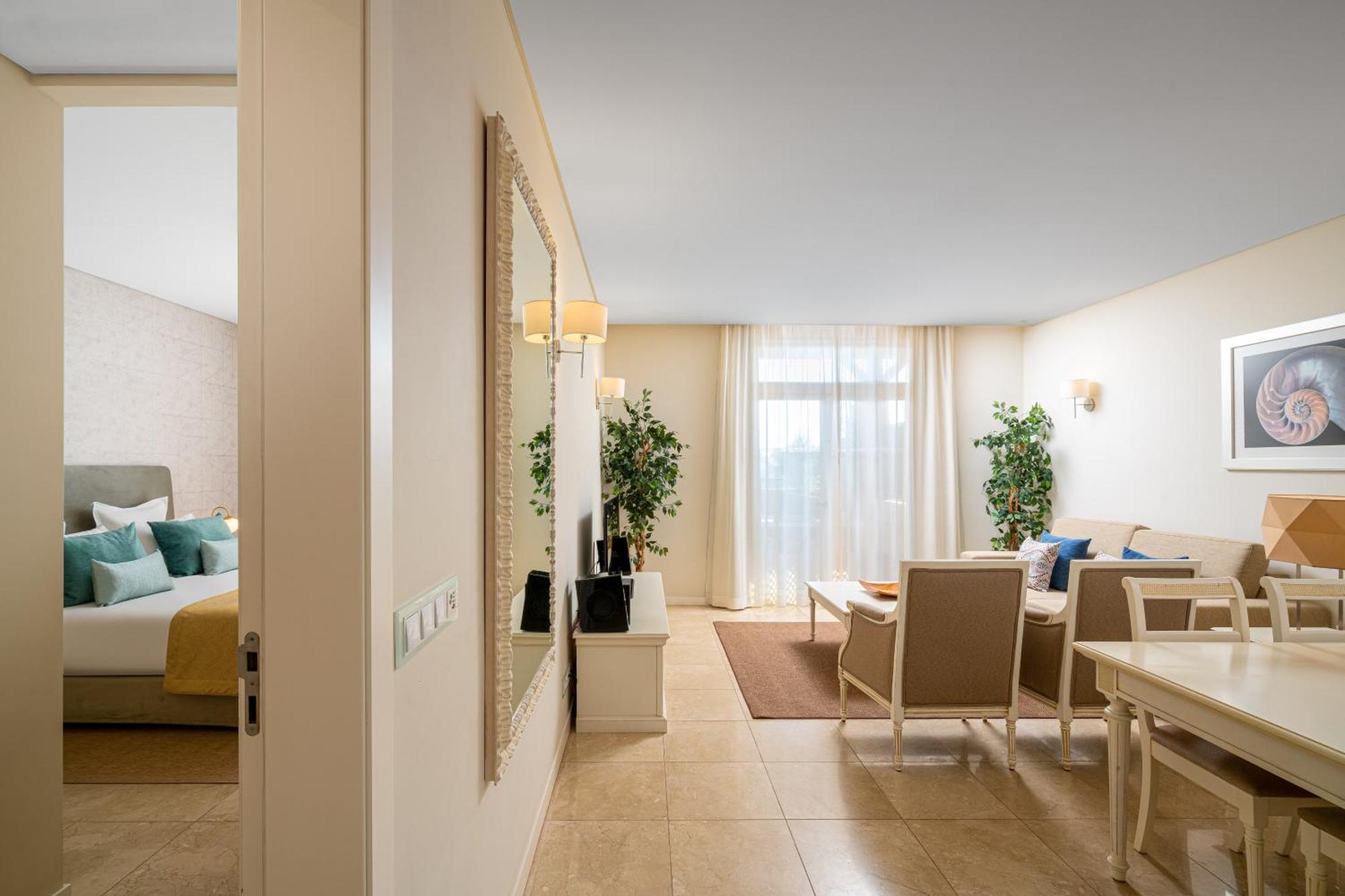 One-Bedroom Luxury Suite