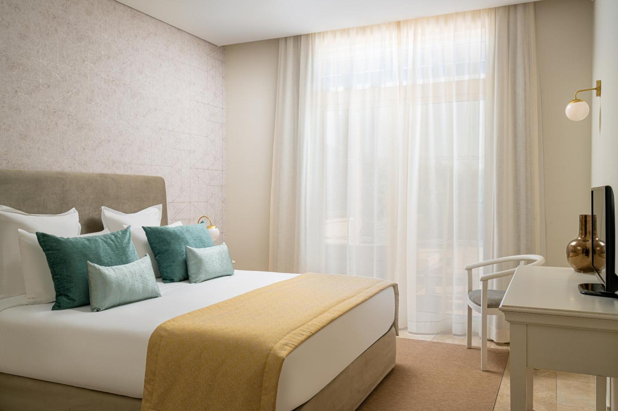 One-Bedroom Luxury Suite