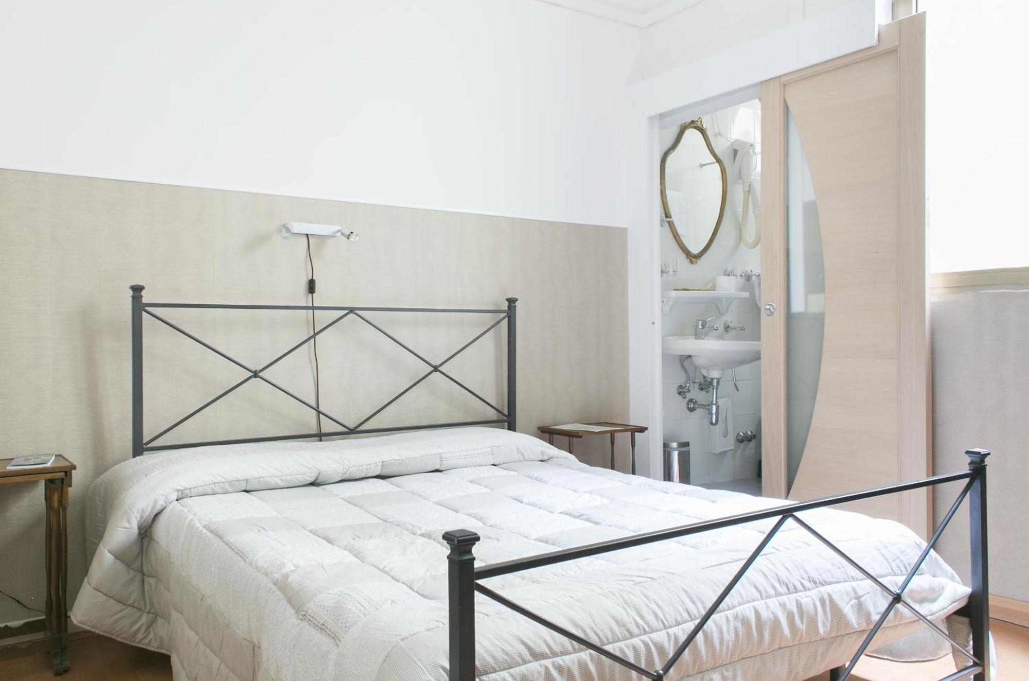 Twin Room,685421901:JPEG