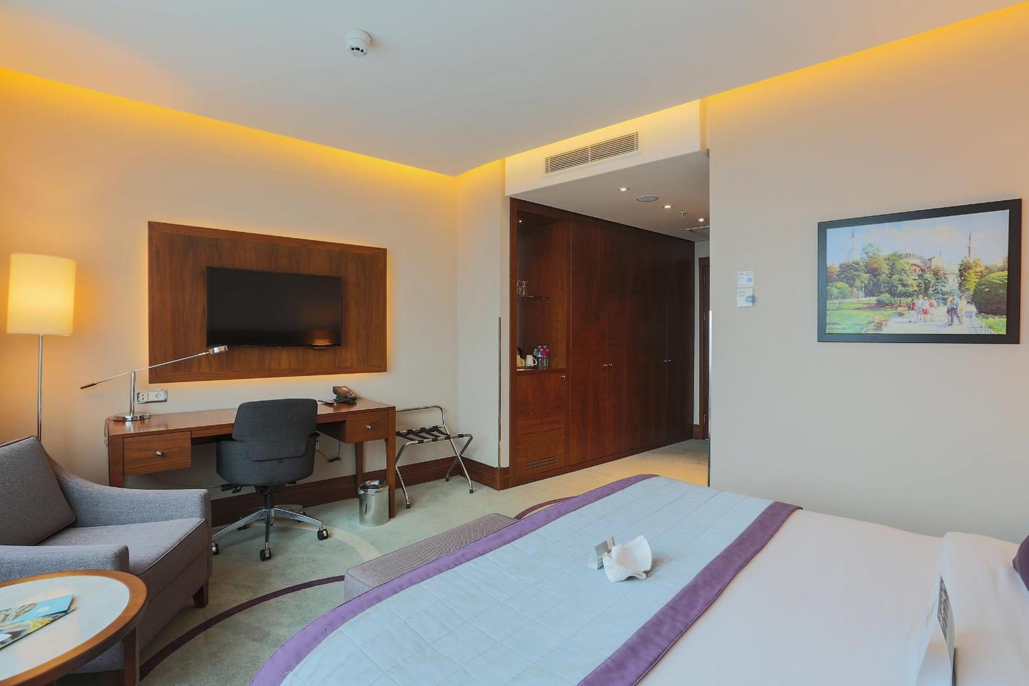 Standard King Room,1275013177:JPEG