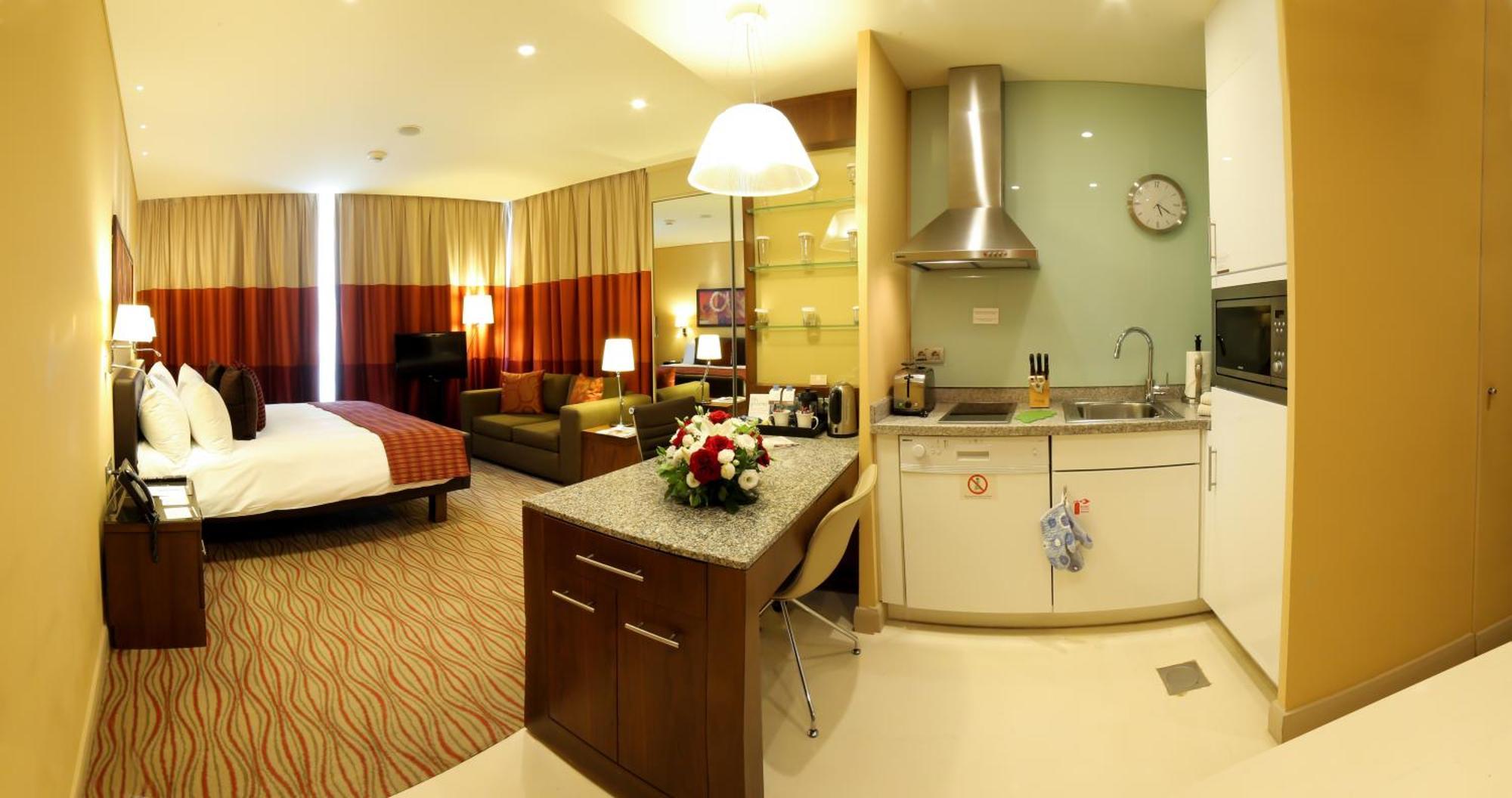 King Studio Suite with Balcony and Sea View - Non-Smoking