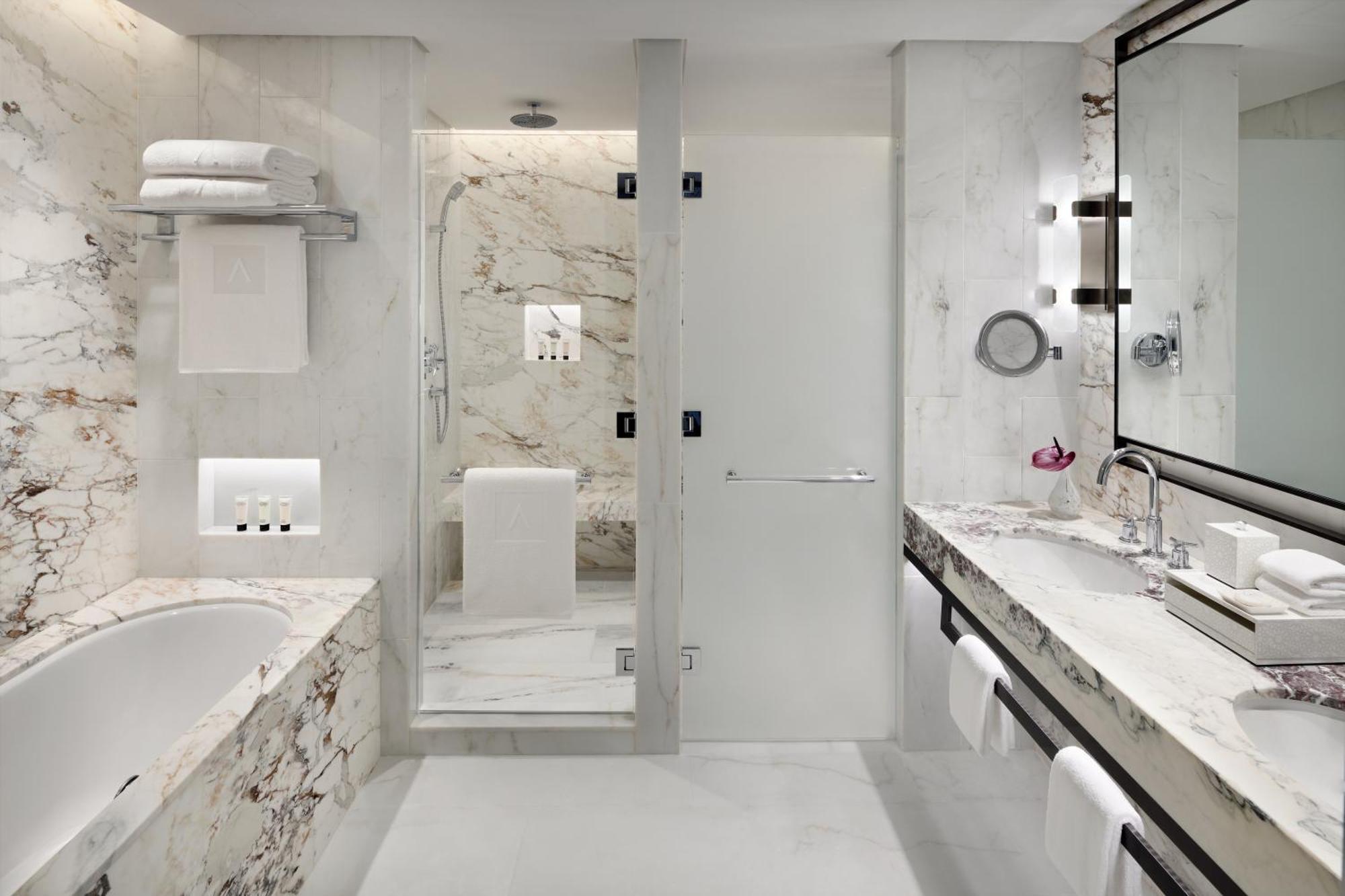 Deluxe Downtown View Room