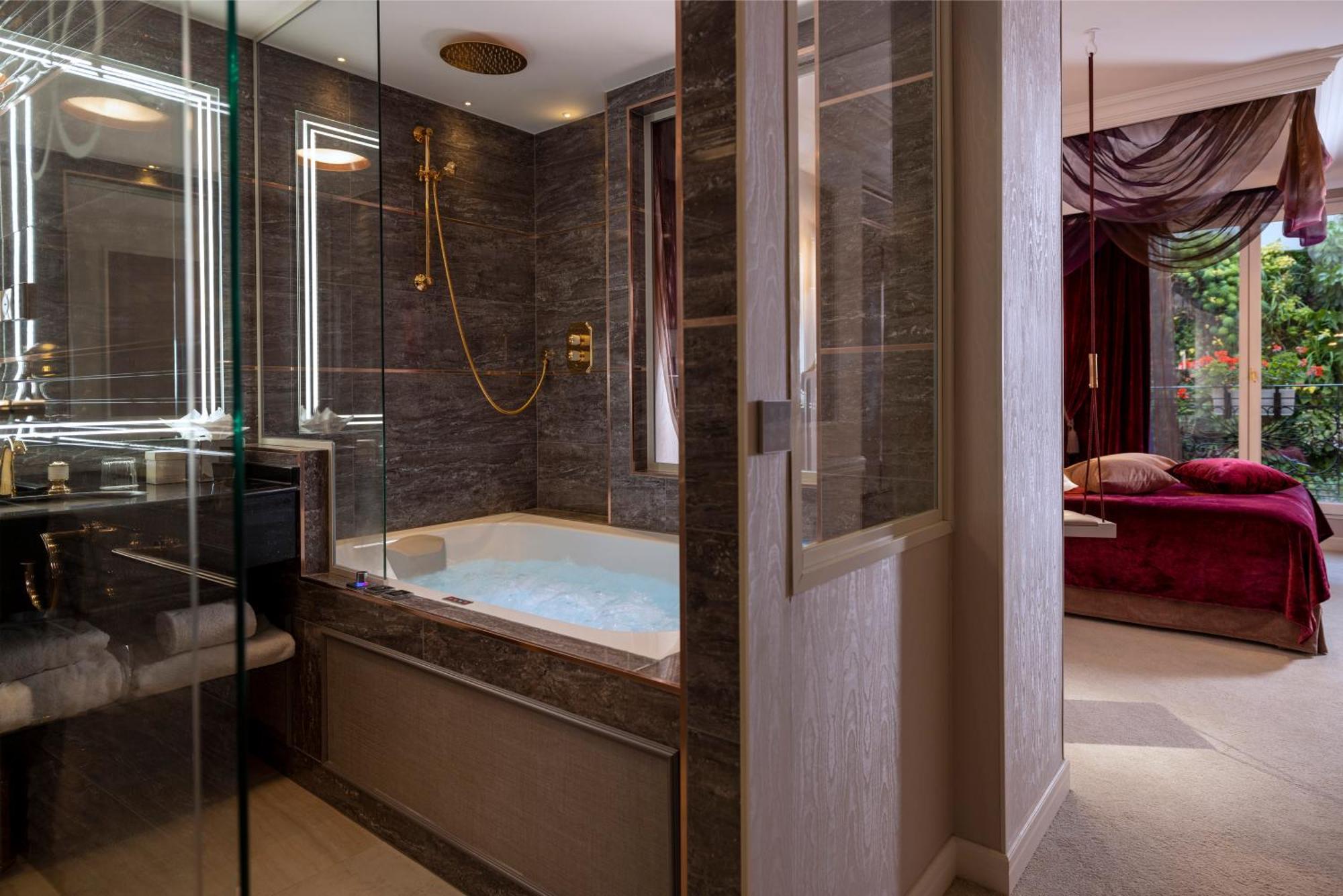 Deluxe Précieuse Room - With Jacuzzi