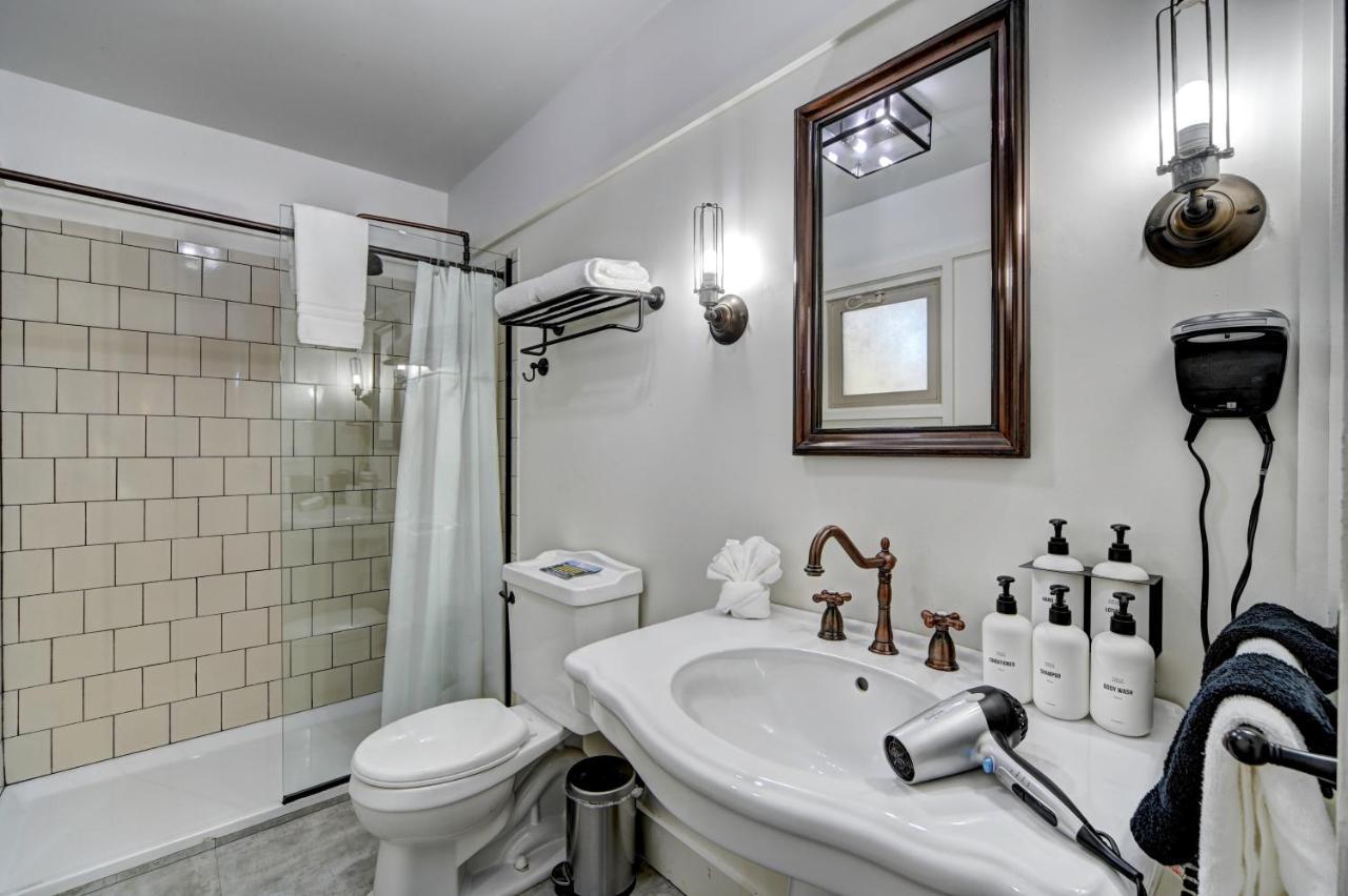 Standard Room with Two Queen Beds,1323698644:JPEG