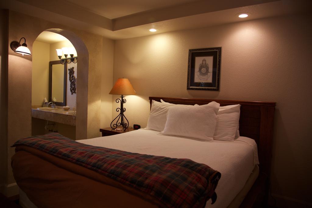 Deluxe Family Room,988886053:JPEG