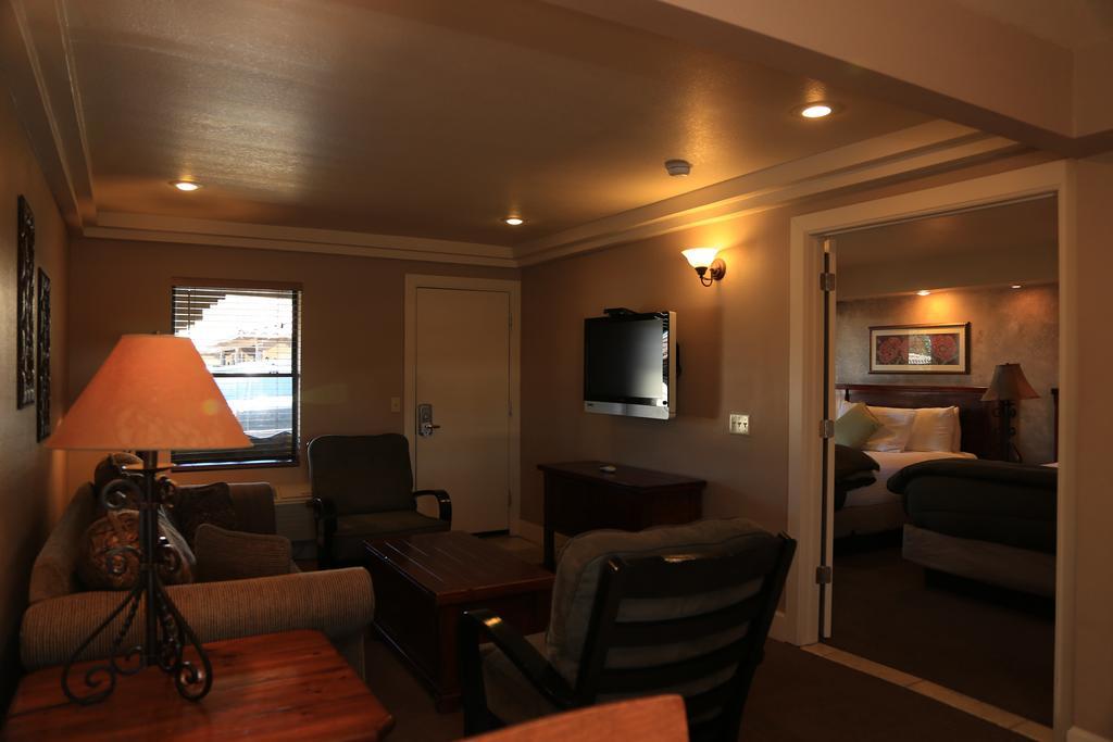 Family Double Room,132490377:JPEG