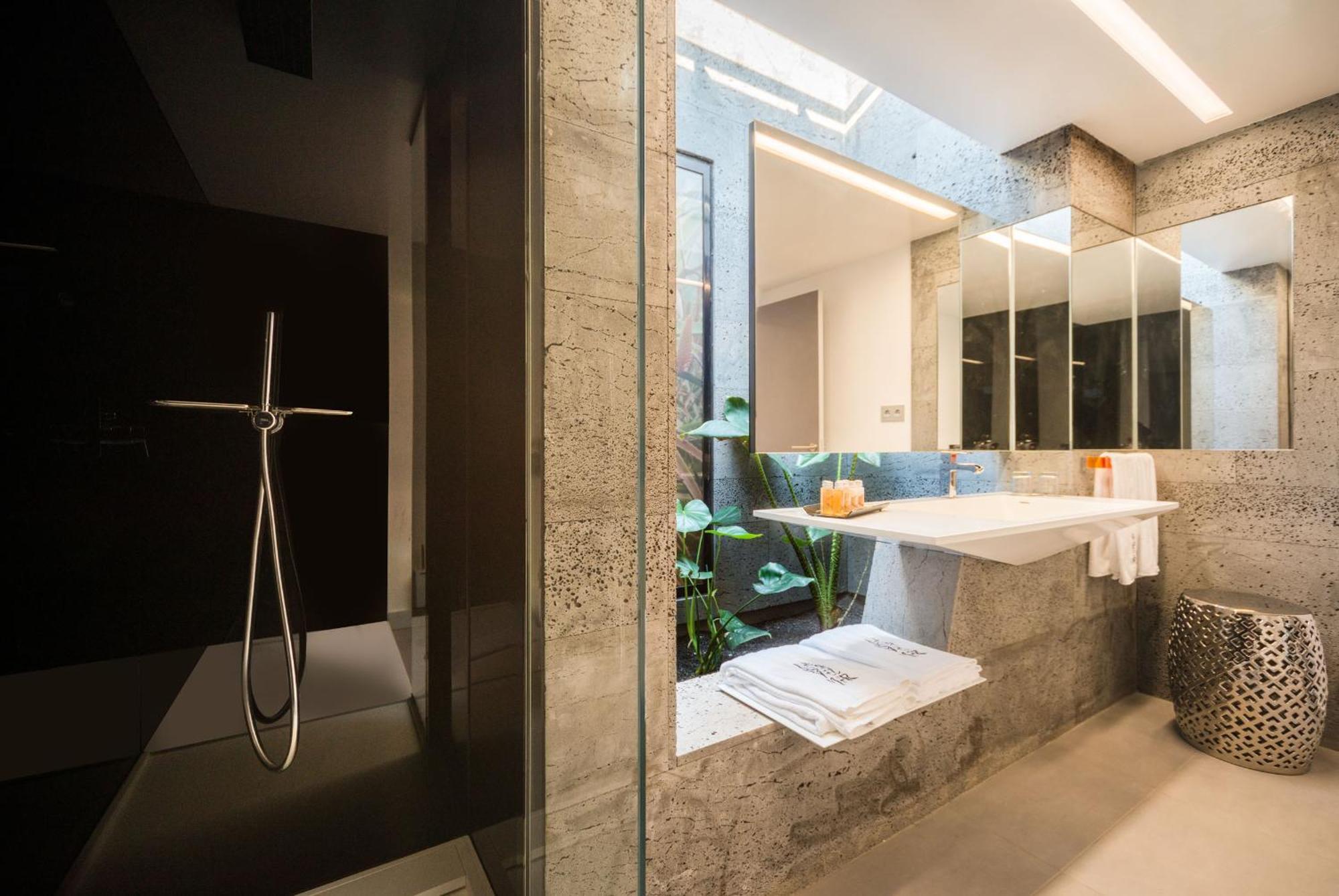 Suite (2 Guest),1398968339:JPEG