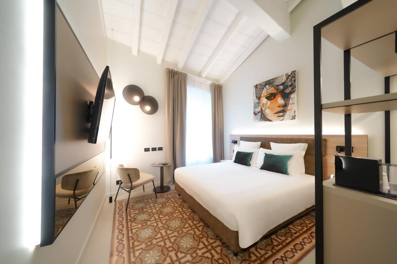 Deluxe Room,1334505002:JPEG