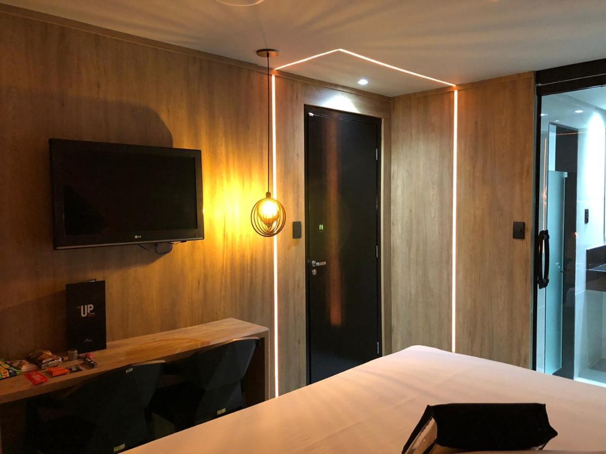 Quarto com Cama Queen-size e Banheira de Hidromassagem