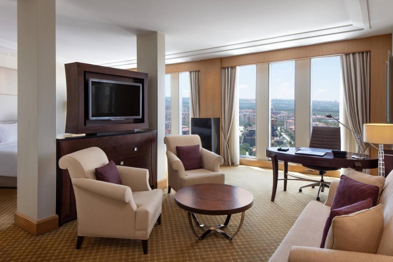 Junior Suite with Executive Lounge Access,1616881811:JPEG
