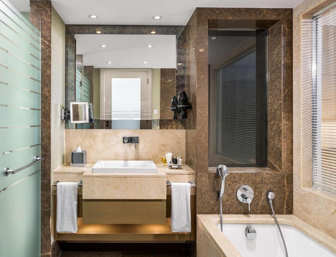 Executive Room with City View - Lounge Access