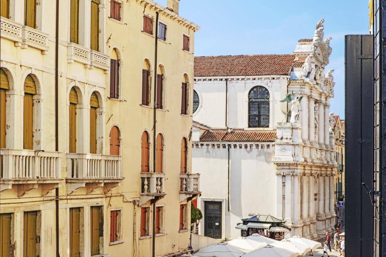 Serenissima Suite met 1 Slaapkamer Uitzicht op S.Maria D. Giglio, 1 Kingsize Bed