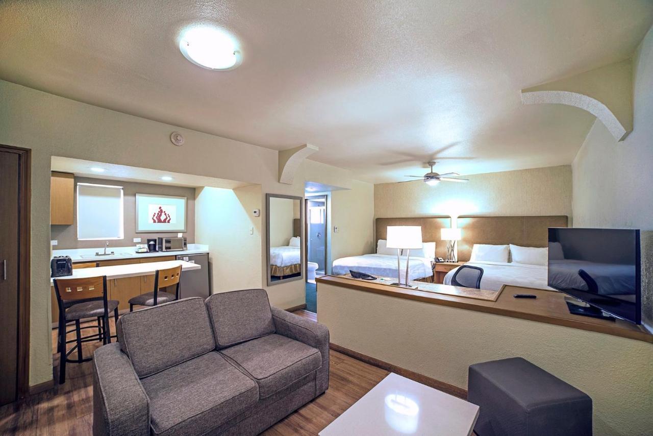 Double Suite Two Double Beds Non-Smoking