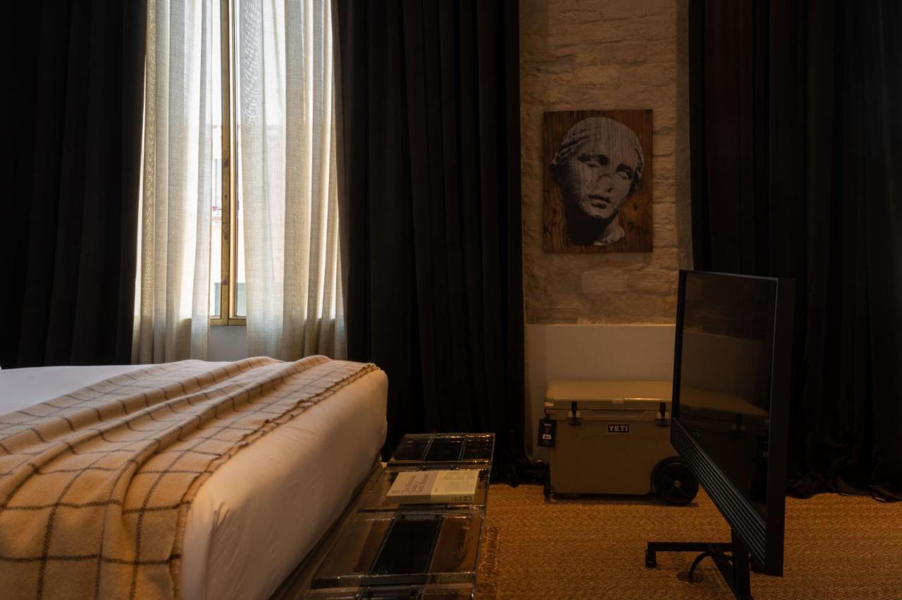 Deluxe King Room,1402231037:JPEG