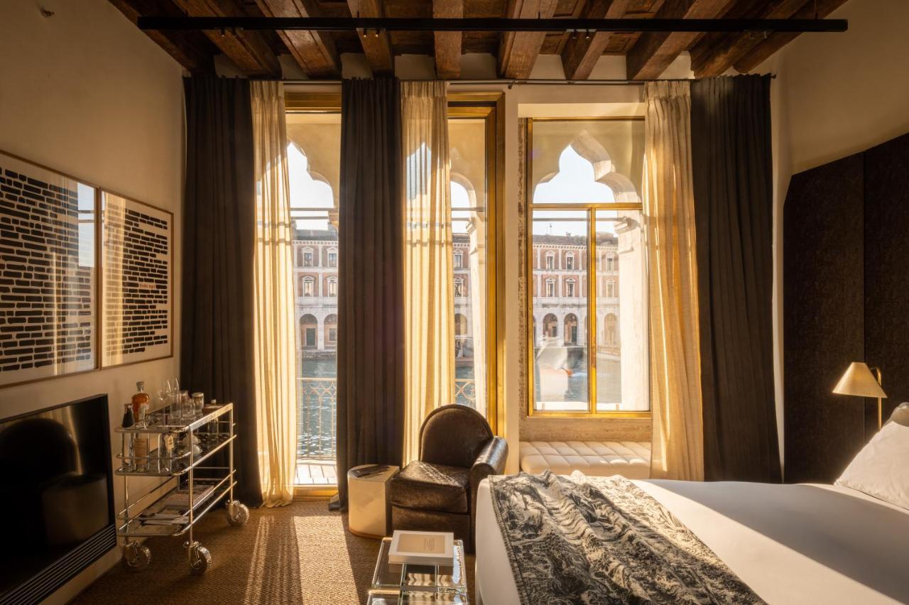 King Room Balcony Grand Canal Rialto bridge view