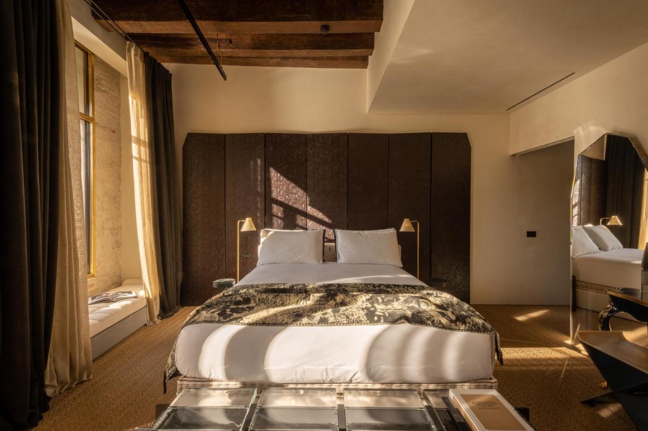 King Room Balcony Grand Canal Rialto bridge view