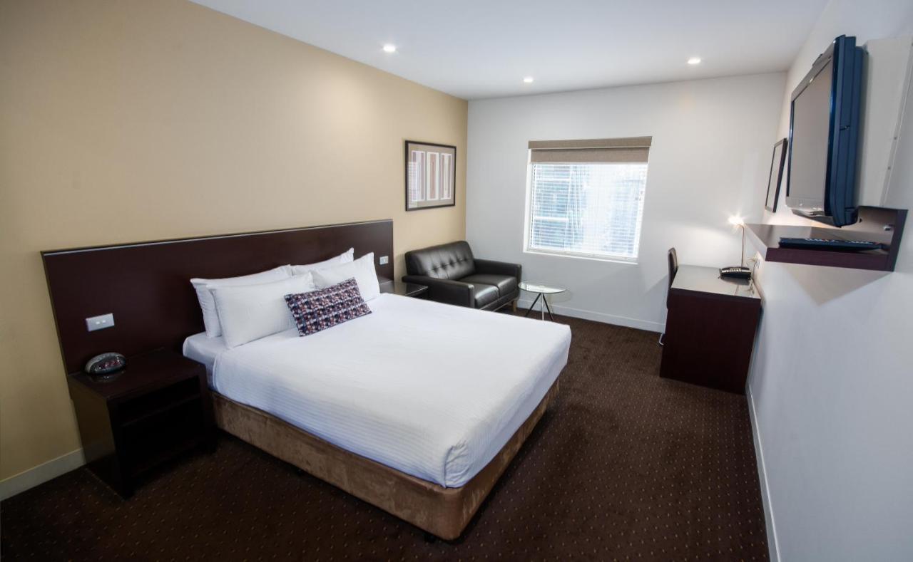 Grand Double Room with Dockland View