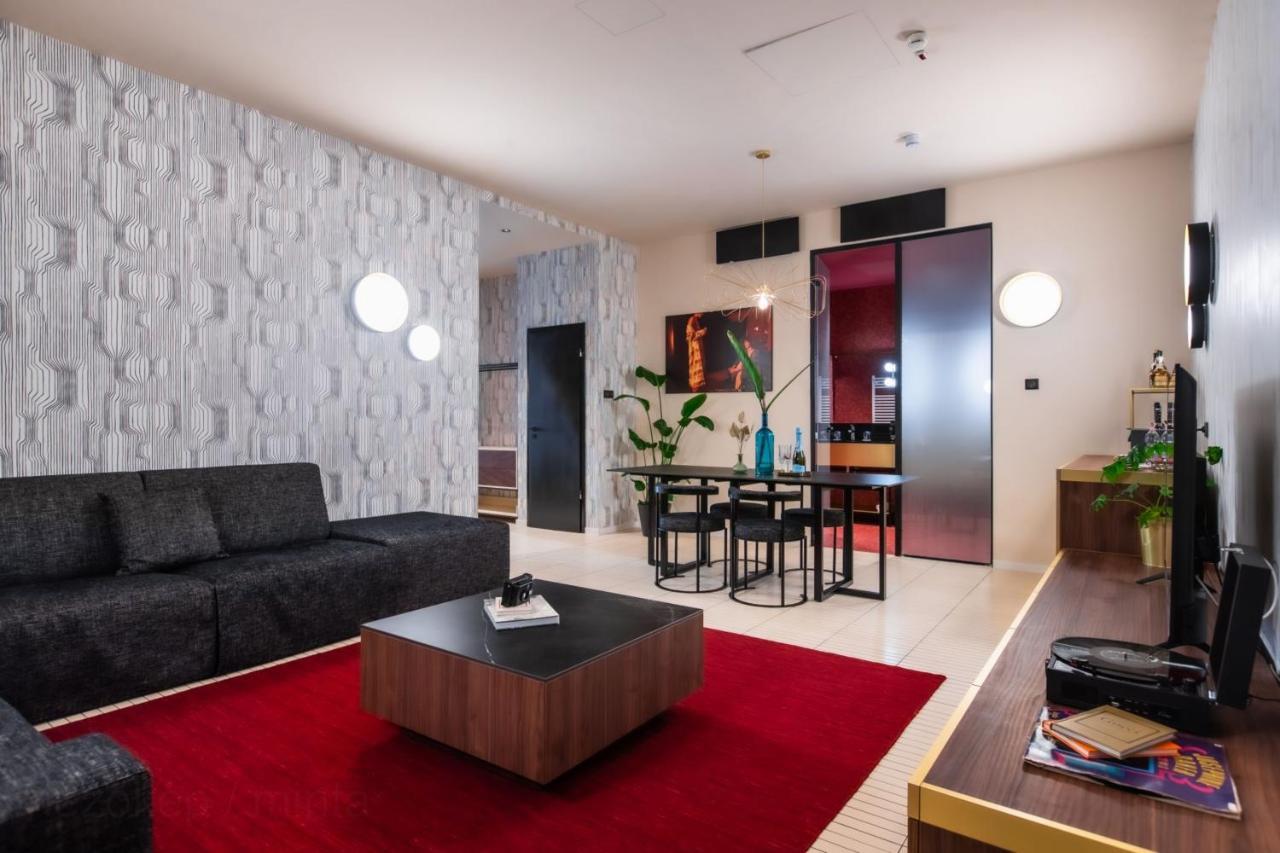 King Suite with Spa Bath,1414233107:JPEG