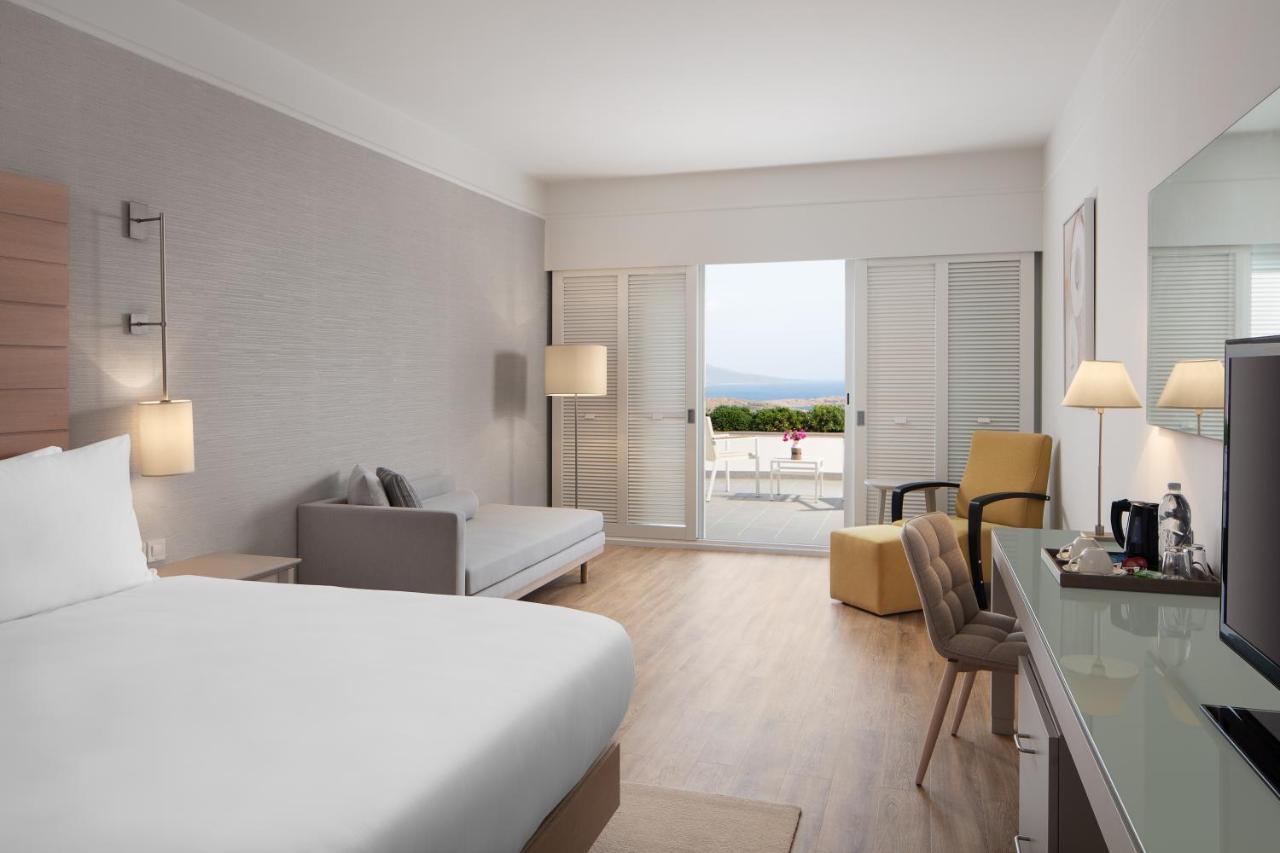 Deluxe Sea Room