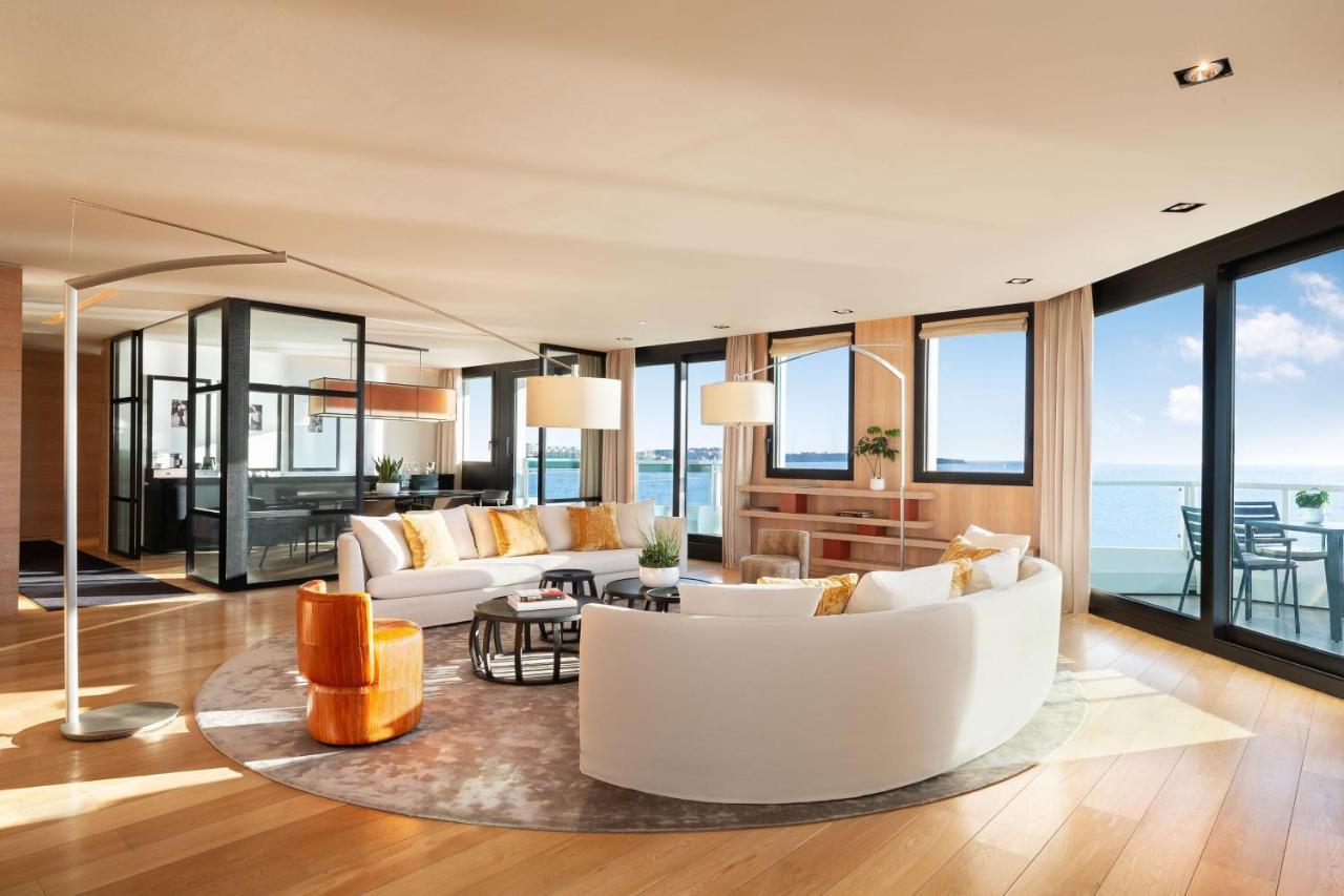 Suite Presidenziale Fronte Mare con 2 Camere da Letto e Balcone