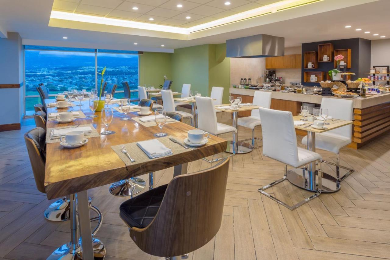 Large King Room with Mountain View - Club Access