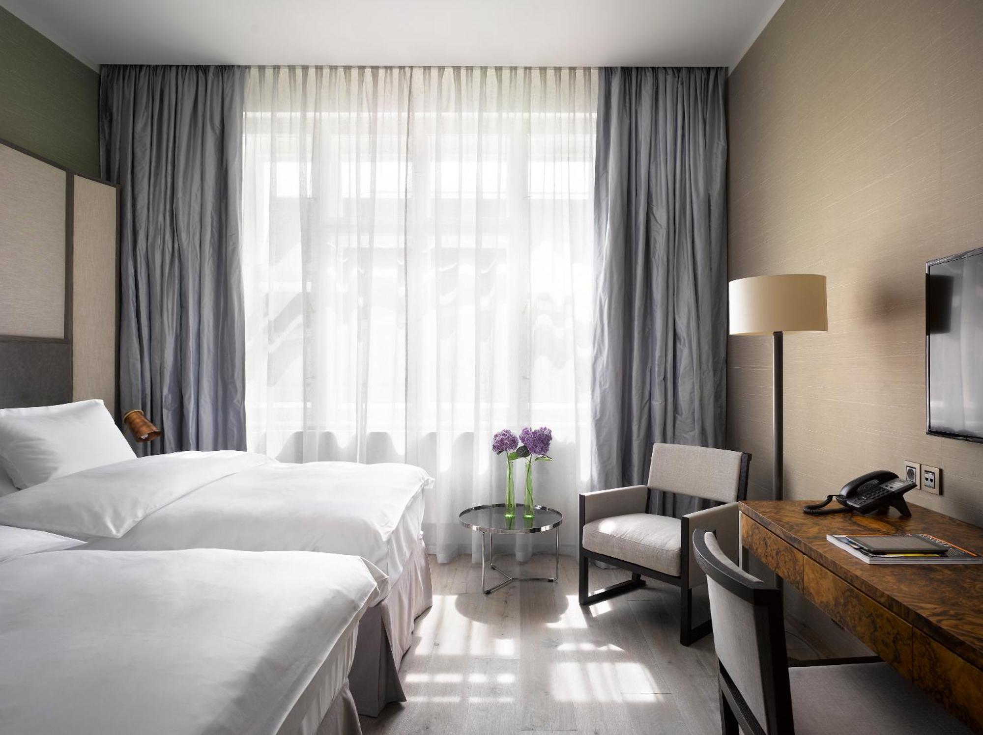 Classic Twin Room Lounge Wellness Access