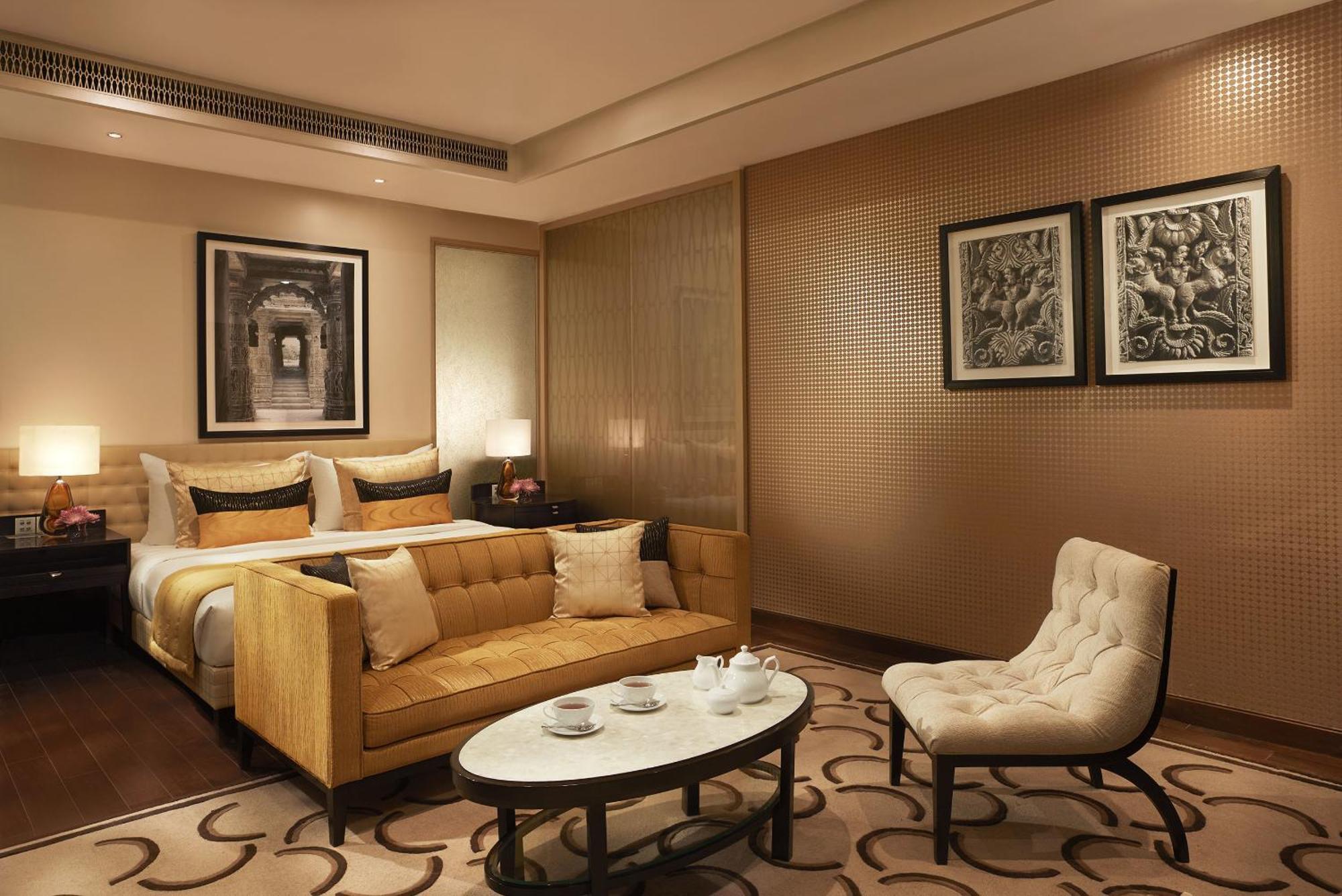 Luxury Room Pool View King Bed Bathtub,1663017247:JPEG