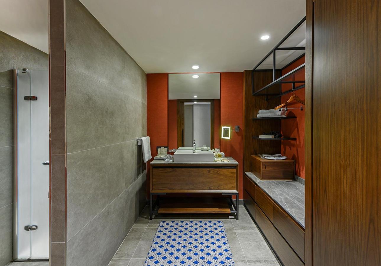 Deluxe Room King Size BedCourt Yard View