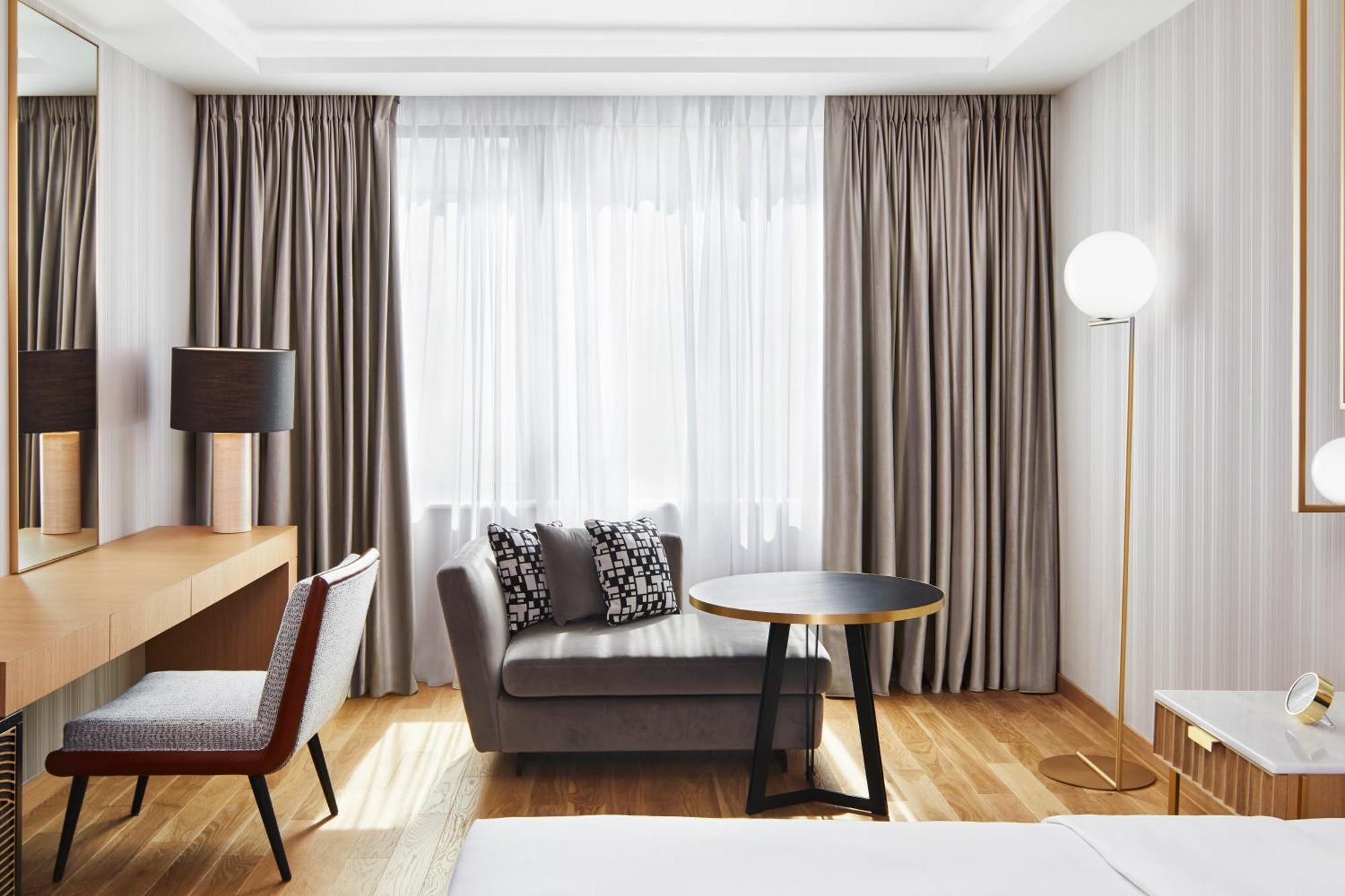 Junior King Suite