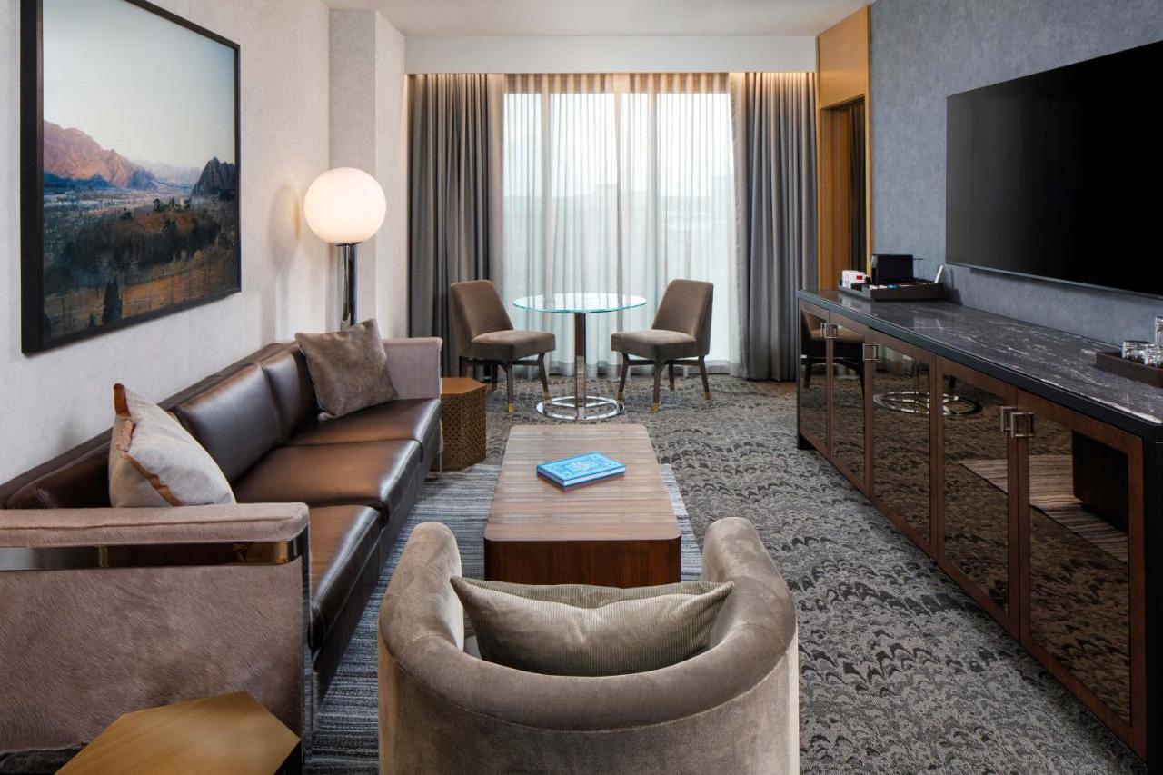 Luxury King Suite with City View,1463006695:JPEG